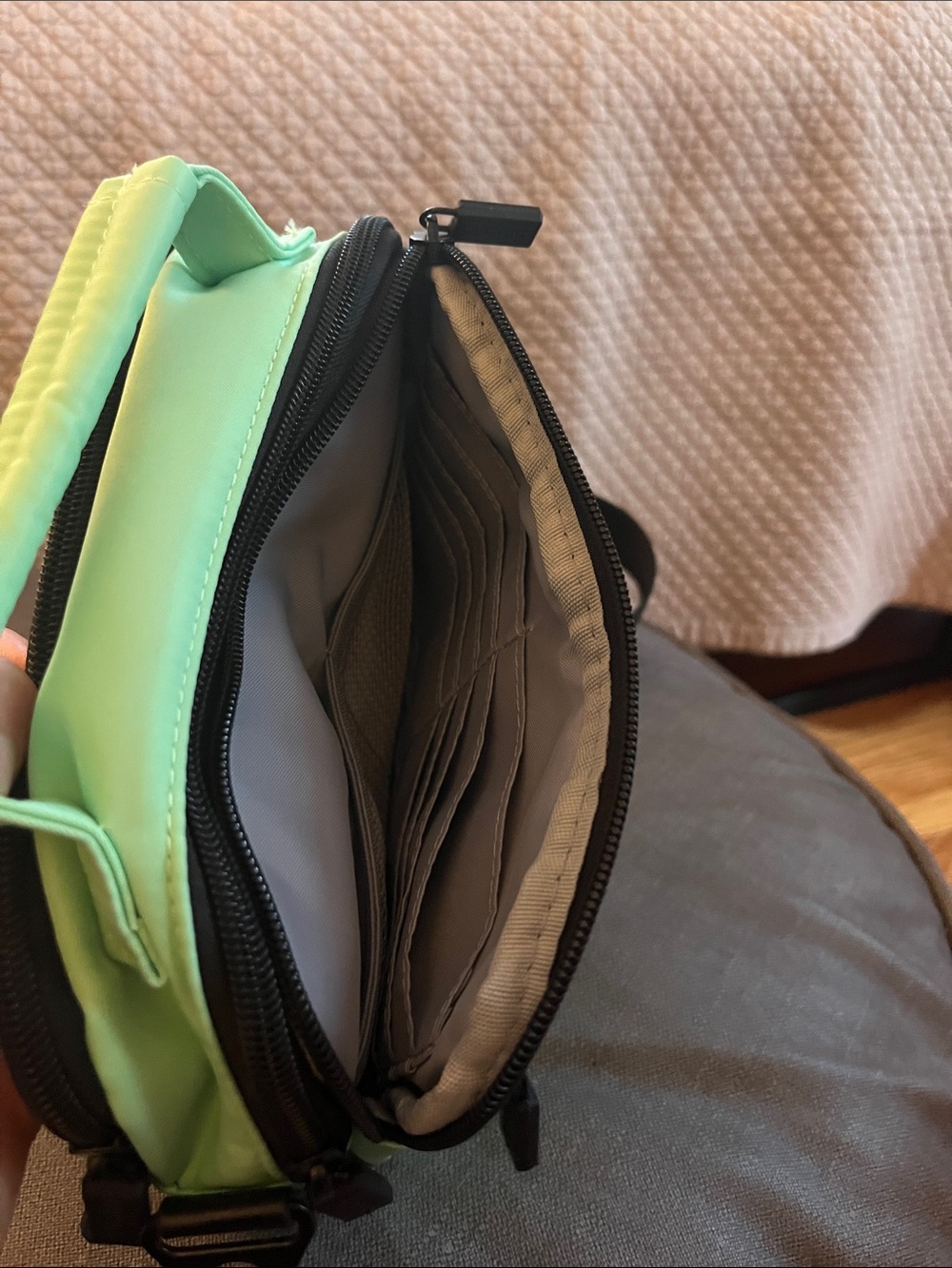 IHKWIP Bright Mint Green Crossbody Bag - Picture 3 of 6
